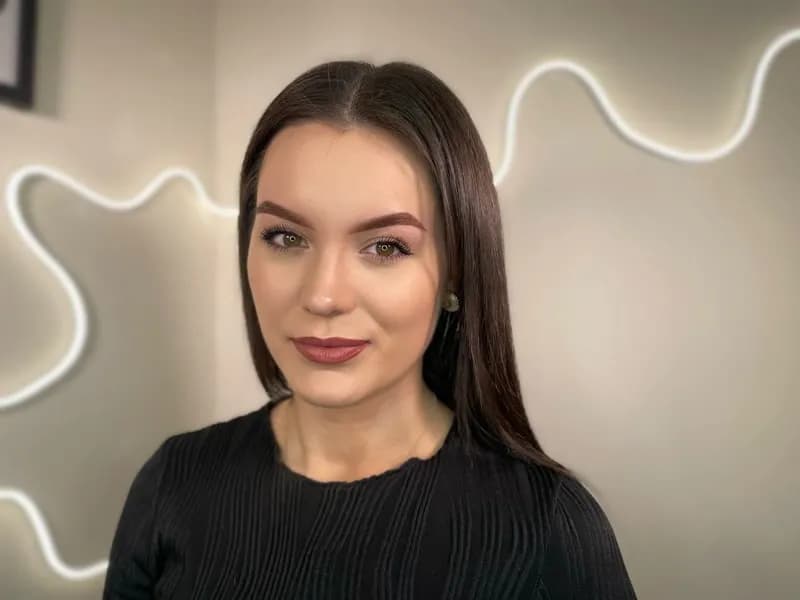 Efekt stylizacji brwi — modelka 1